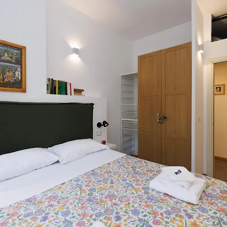 Apartment H7 *