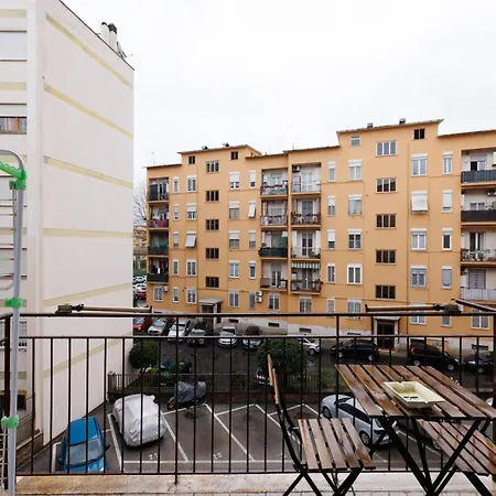 Apartment H7 *