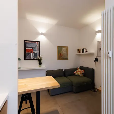 Apartment H7 *